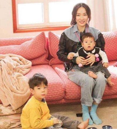 嗯哼妹妹几岁了 嗯哼妹妹正面照曝光小名疑似“哎呦喂”