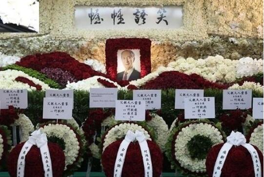 赌王遗体举行转交仪式曝光 三房太太并未出席作为儿子的他竟还玩手机