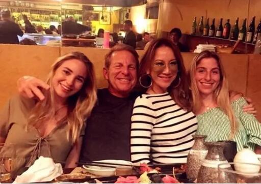 李玟发文疑似否认离婚 嫁大16岁外国富豪一直未生育子女 李玟发文疑似否认离婚 嫁大16岁外国富豪一直未生育子女