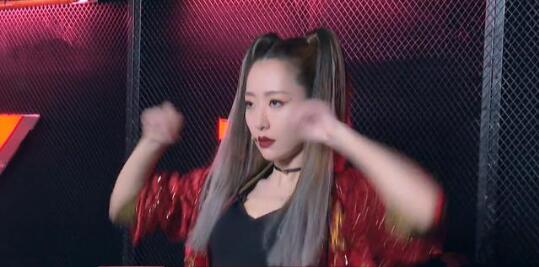 宁静看到白冰齐刘海的反应 一脸震惊之后秒变知心姐姐劝退白冰 宁静看到白冰齐刘海的反应 一脸震惊之后秒变知心姐姐劝退白冰