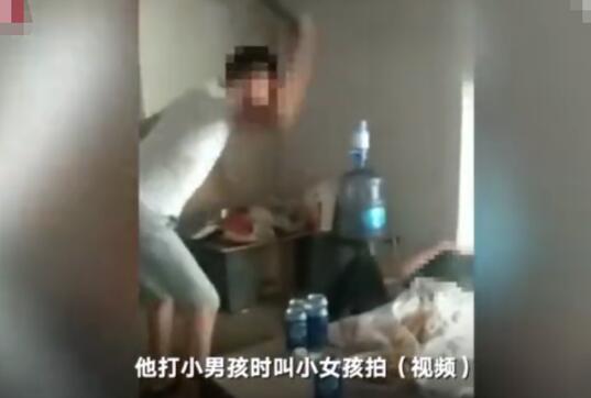 男子强逼儿女互拍被殴视频 现场画面曝光背后真相让人惊愕 男子强逼儿女互拍被殴视频 现场画面曝光背后真相让人惊愕