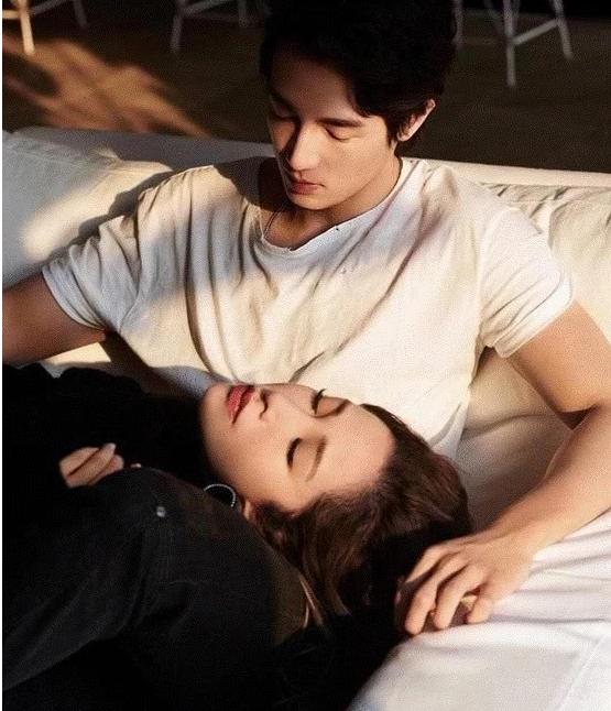 萧亚轩男友吐血送医 疑似女方要求过高压力太大 萧亚轩男友吐血送医 疑似女方要求过高压力太大