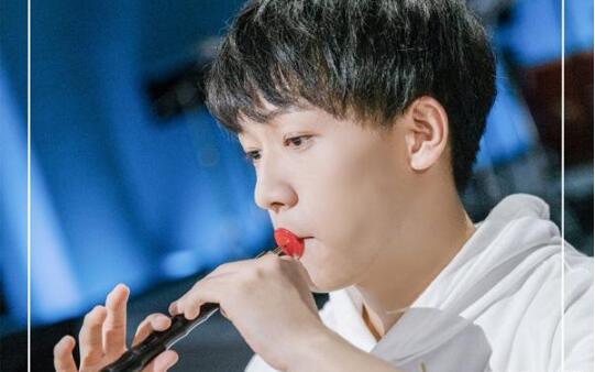 明日之子闫永强吹唢呐 闫永强一首唢呐版的《咆哮》震惊现场