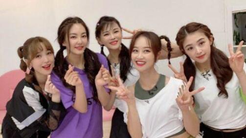 伊能静为蓝盈莹写小作文 伊能静蓝盈莹三公闹翻是真的吗 伊能静为蓝盈莹写小作文 伊能静蓝盈莹三公闹翻是真的吗