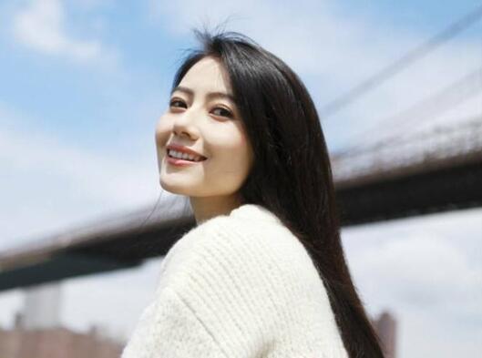 高圆圆成虎扑女神冠军 工作室作打油诗晒锦旗笑坏众人 高圆圆成虎扑女神冠军 工作室作打油诗晒锦旗笑坏众人