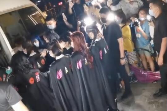 火箭少女护送Yamy 粉丝大喊团魂炸裂评论区的画风骤变 火箭少女护送Yamy 粉丝大喊团魂炸裂评论区的画风骤变