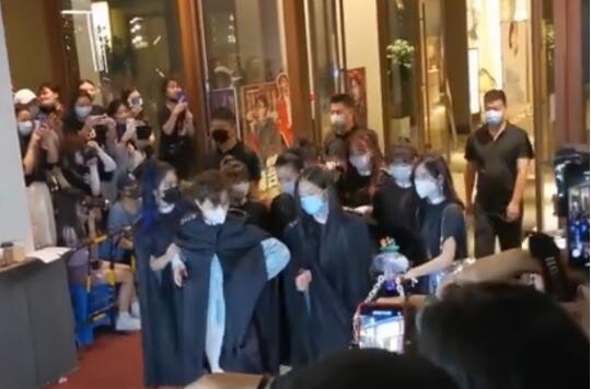 火箭少女护送Yamy 粉丝大喊团魂炸裂评论区的画风骤变 火箭少女护送Yamy 粉丝大喊团魂炸裂评论区的画风骤变