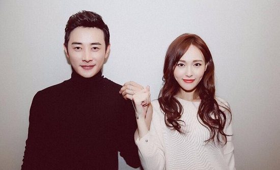 罗晋否认出轨传闻 罗晋与女工作人员挽手并肩走引发出轨传闻 罗晋否认出轨传闻 罗晋与女工作人员挽手并肩走引发出轨传闻