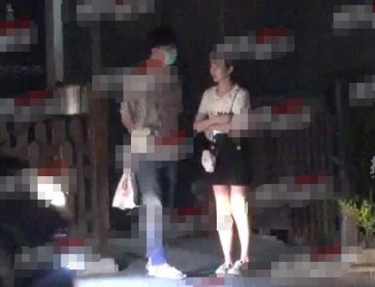 毛晓彤疑似新恋情曝光 与小鲜肉同回住处现场画面曝光 毛晓彤疑似新恋情曝光 与小鲜肉同回住处现场画面曝光