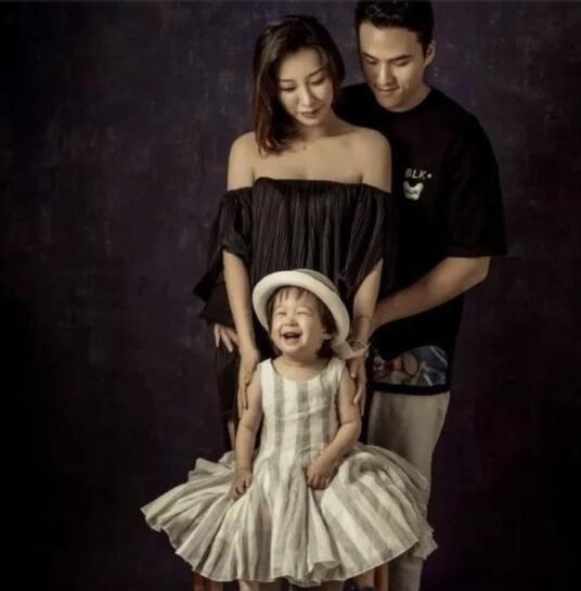 赌王儿子何猷启疑似婚内出轨 女子身份曝光在赌王葬礼上与妻子齐娇神离 赌王儿子何猷启疑似婚内出轨 女子身份曝光在赌王葬礼上与妻子齐娇神离