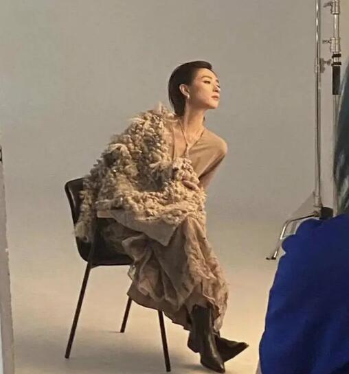 万茜复工后状态极佳 万茜会不会因伤退赛《乘风破浪》呢 万茜复工后状态极佳 万茜会不会因伤退赛《乘风破浪》呢