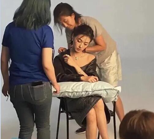 万茜复工后状态极佳 万茜会不会因伤退赛《乘风破浪》呢 万茜复工后状态极佳 万茜会不会因伤退赛《乘风破浪》呢