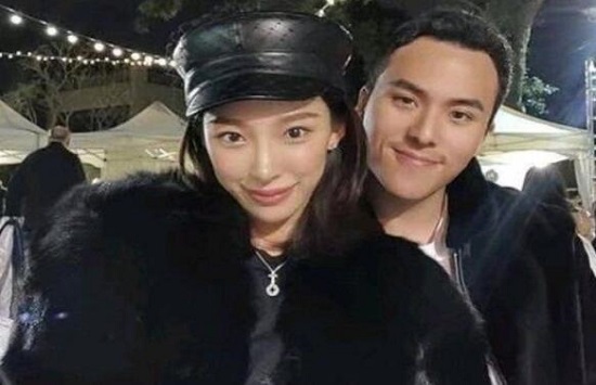 曝何猷启已离婚 曾与长腿嫩妹牵手逛街同回秘巢 曝何猷启已离婚 曾与长腿嫩妹牵手逛街同回秘巢