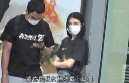 曝何猷启已离婚 曾与长腿嫩妹牵手逛街同回秘巢 曝何猷启已离婚 曾与长腿嫩妹牵手逛街同回秘巢