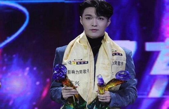 张艺兴把地板跺出坑 现场画面曝光工作室调侃称请自理