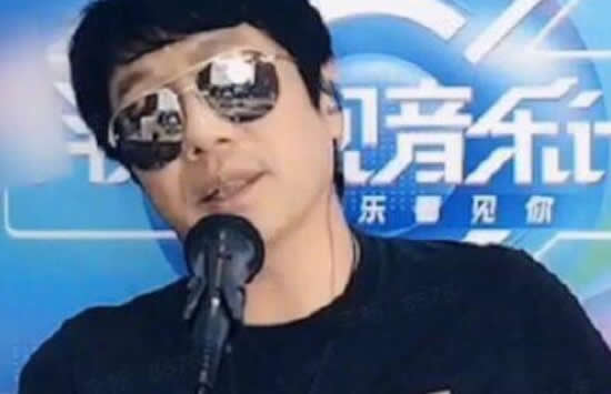 郑钧为水木年华抱不平 怒怼《乐队2》评委三儿油腻言论