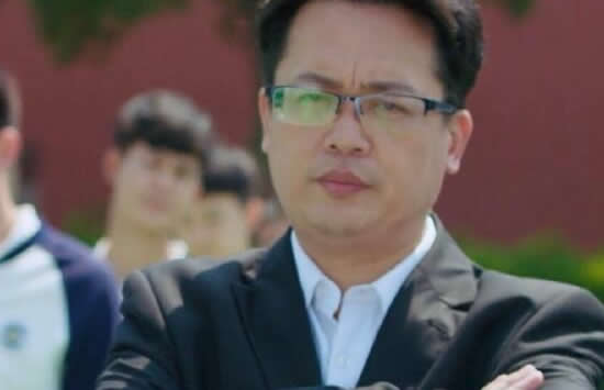 穿越火线杨教授是谁演的 杨教授原型是杨永信吗长的好像