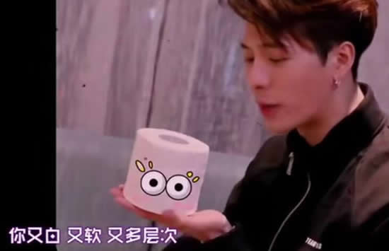 王嘉尔对卫生纸告白 网友:人不如卫生纸系列! 王嘉尔对卫生纸告白 网友:人不如卫生纸系列!