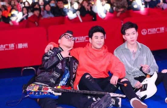 花儿乐队新成员朱利杰是谁 吉他手朱利杰个人资料备受关注 花儿乐队新成员朱利杰是谁 吉他手朱利杰个人资料备受关注