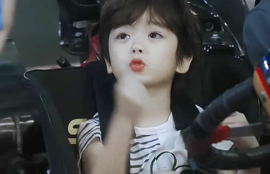 许子言撒娇合集来了 小暖男许子言原来是含着金钥匙出生的 许子言撒娇合集来了 小暖男许子言原来是含着金钥匙出生的