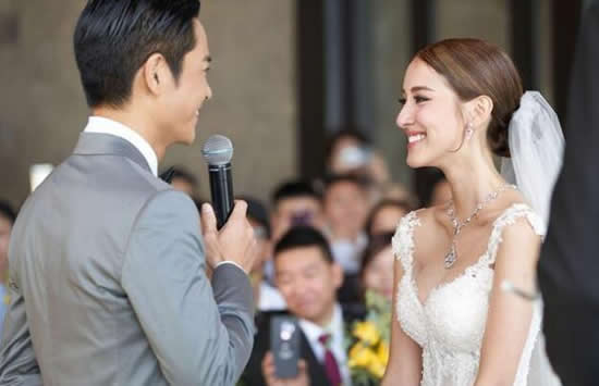 郑嘉颖二胎得子 相差22岁的感情曾不被人看好 郑嘉颖二胎得子 相差22岁的感情曾不被人看好