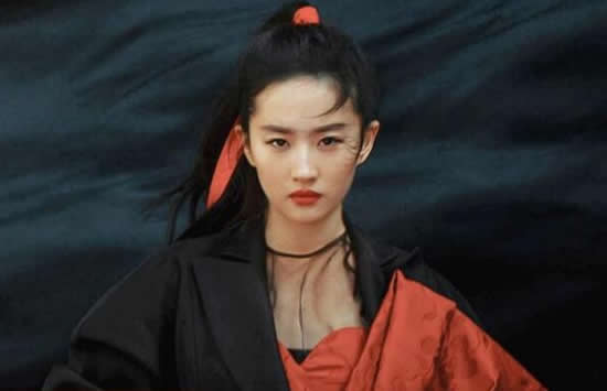 影院老板砸花木兰宣传板 电影花木兰线下改线上刘亦菲秒变网剧大女主 影院老板砸花木兰宣传板 电影花木兰线下改线上刘亦菲秒变网剧大女主