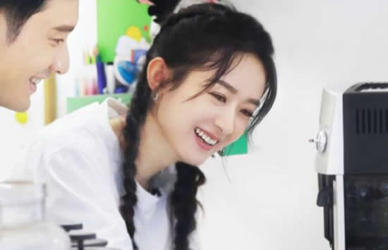 张亮为赵丽颖扒拉菜事件发声 赵丽颖方回应内容让人深思 张亮为赵丽颖扒拉菜事件发声 赵丽颖方回应内容让人深思