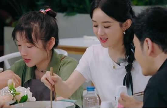 张亮为赵丽颖扒拉菜事件发声 赵丽颖方回应内容让人深思 张亮为赵丽颖扒拉菜事件发声 赵丽颖方回应内容让人深思