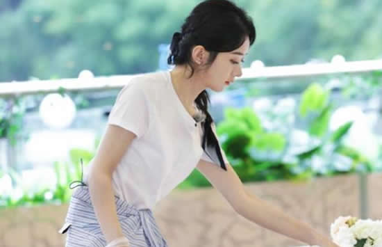 张亮为赵丽颖扒拉菜事件发声 赵丽颖方回应内容让人深思 张亮为赵丽颖扒拉菜事件发声 赵丽颖方回应内容让人深思