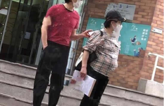 刘璇二胎得女 刘璇和富豪老公王弢是怎么认识的