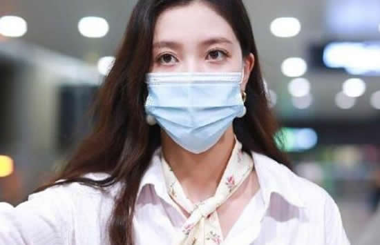 宋妍霏助理手机壁纸曝光 疑似内涵张一山劈腿一事