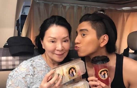 王大陆母亲因脑瘤破裂去世 生前和王大陆关系似朋友一般 王大陆母亲因脑瘤破裂去世 生前和王大陆关系似朋友一般