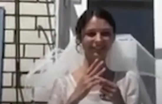 女子经常被催婚举办婚礼嫁给自己 网友:原来催婚不分国界啊! 女子经常被催婚举办婚礼嫁给自己 网友:原来催婚不分国界啊!