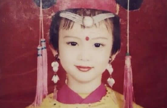 金晨回应嘴歪什么情况 看完童年照之后真相大白