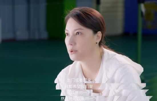 谢杏芳出门前会与林丹拥抱亲吻自称缺少爱 谢杏芳为何原谅林丹出轨