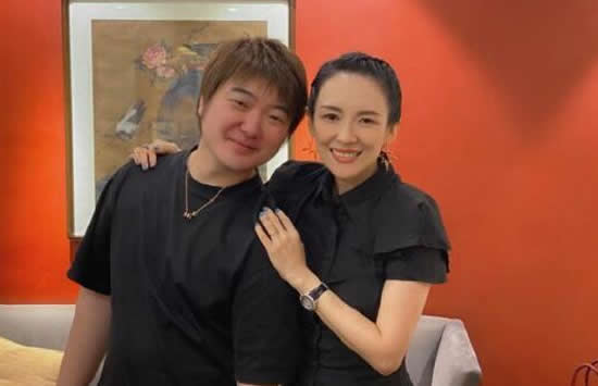 吴彤晒与章子怡汪峰聚会合照 吴彤导演是谁长相普通的他竟然这么厉害 吴彤晒与章子怡汪峰聚会合照 吴彤导演是谁长相普通的他竟然这么厉害