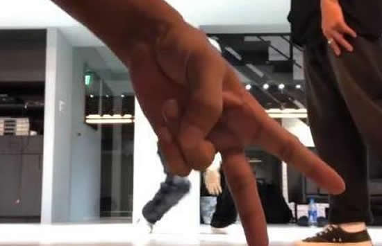 罗志祥晒练舞视频 最后一个动作引网友吐槽 罗志祥晒练舞视频 最后一个动作引网友吐槽