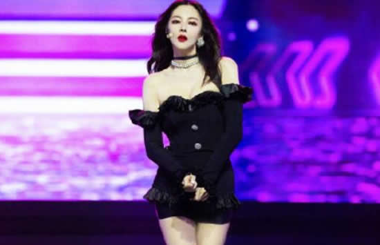 张雨绮光脚跳屋顶着火 网友:这哪是屋顶着火分明就是人间仙火啊! 张雨绮光脚跳屋顶着火 网友:这哪是屋顶着火分明就是人间仙火啊!