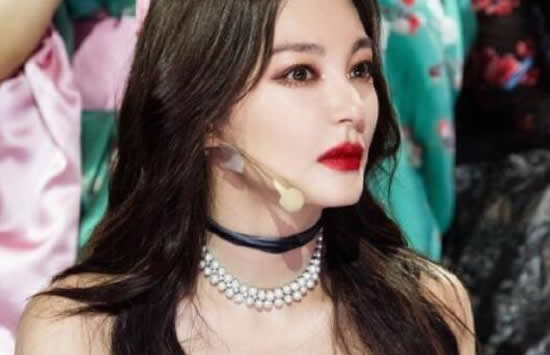 张雨绮光脚跳屋顶着火 网友:这哪是屋顶着火分明就是人间仙火啊! 张雨绮光脚跳屋顶着火 网友:这哪是屋顶着火分明就是人间仙火啊!