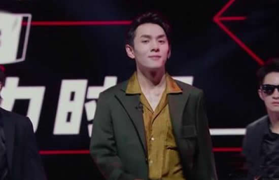 张雨绮光脚跳屋顶着火 网友:这哪是屋顶着火分明就是人间仙火啊! 张雨绮光脚跳屋顶着火 网友:这哪是屋顶着火分明就是人间仙火啊!