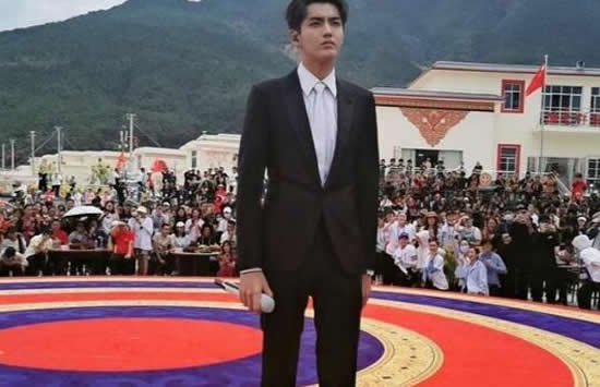 吴亦凡保安推抗洪战士 现场画面曝光吴亦凡被骂垃圾 吴亦凡保安推抗洪战士 现场画面曝光吴亦凡被骂垃圾