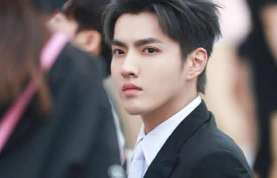 吴亦凡保安推抗洪战士 现场画面曝光吴亦凡被骂垃圾 吴亦凡保安推抗洪战士 现场画面曝光吴亦凡被骂垃圾