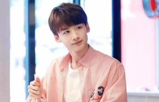 白敬亭:我觉得我不是帅哥什么情况 白敬亭怎么火起来的 白敬亭:我觉得我不是帅哥什么情况 白敬亭怎么火起来的