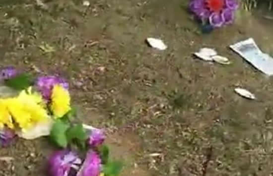 4600万买的别墅院外就是坟头 现场画面曝光令人震惊! 4600万买的别墅院外就是坟头 现场画面曝光令人震惊!