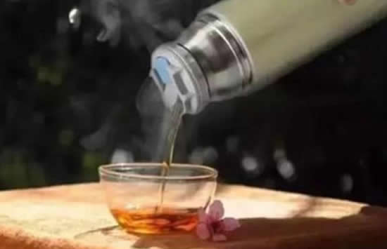 保温杯泡红枣10多天拧开爆炸 事情真相来了原来这些东西都不能久泡 保温杯泡红枣10多天拧开爆炸 事情真相来了原来这些东西都不能久泡