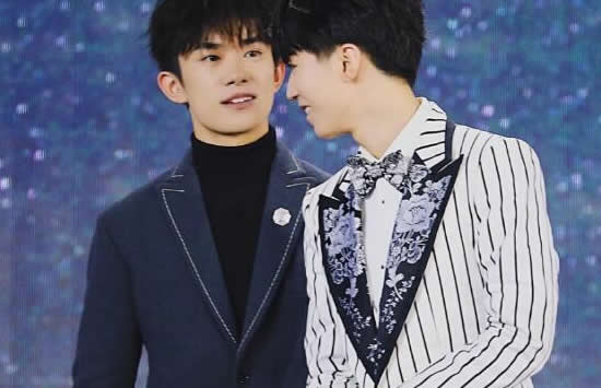 王俊凯单曲封面设计师否认抄袭 王俊凯易烊千玺粉丝开撕 王俊凯单曲封面设计师否认抄袭 王俊凯易烊千玺粉丝开撕