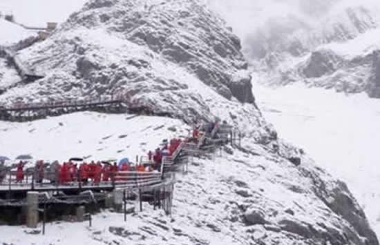 丽江玉龙雪山8月飘雪像极了水墨画 丽江玉龙雪山几月份去最好