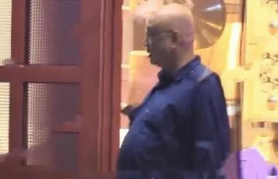 徐峥晒照回应肚子大 避谈夜会美女被指心虚