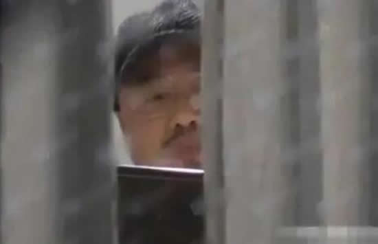 徐峥晒照回应肚子大 避谈夜会美女被指心虚