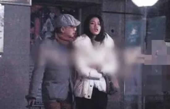 徐峥晒照回应肚子大 避谈夜会美女被指心虚